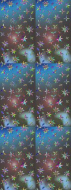 Küçük çiçekte güzel bir desen. Moda baskıları için zarif bir şablon. Küçük renkli çiçekler. Mavi ve gri çiçekli bahar çiçekleri. Motley illüstrasyonu.