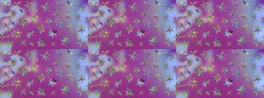 Çiçekli ipek eşarp. Mor ve nötr, mor ve nötr. 1950-1960 motifleri. El çizimi çiçek unsurları olan soyut çizim raster deseni. Retro tekstil tasarım koleksiyonu.