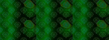 Yapraklı çiçekler ve yeşil, mavi ve siyah renkte papatya çiçekleri. Kusursuz bir arka plan modeli. Raster - stok.