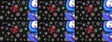 Gri ve mavi renkte çiçekler. Küçük çiçekte sevimli çiçek deseni var..