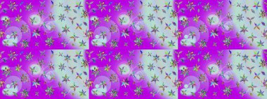 Mor ve nötr renklerde çiçekler. Küçük çiçekte sevimli çiçek deseni var..