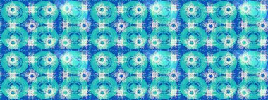 Noel ve yeni yıl moda baskıları için tatil tasarımı. Mavi, nötr ve bej kar taneleri. Raster illüstrasyonu. Kar tanelerinin soyut arkaplanlı Noel şablonu. Renkler.