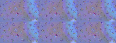 Çiçekli karalama şeklinde Raster çiçek deseni. Mor ve mavi renkte çiçekler. Yumuşak, yaz çiçekli arka plan.