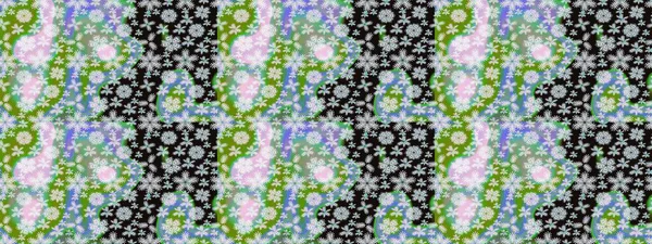 Küçük yabani çiçeklerdeki halk modelini çiz. Tekstil, duvar kâğıdı, kapaklar, yüzey, baskı, hediye paketi, hatıra defteri, dekupaj. Özgürlük stili Millefleur 'lar. Taşralı şıklığı.