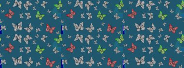 Parlak kelebeklerin eskiz geçmişi. Güzel renkli kelebekler kaotik bir şekilde mavi ve gri renklerde uçarlar. Uçan güvelerle çok renkli bir arka plan çiz. Kumaş, kağıt ve ambalaj için uygun. Raster.