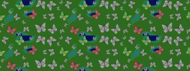 Yeşil ve gri arka planda güzel renkli bir kelebek. Sırtın için parlak bir dövme. Tropik gerçekçi kelebek. Kelebek tasviri. Raster..