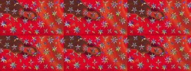 Çiçekli karalama şeklinde Raster çiçek deseni. Kırmızı ve kahverengi renkte çiçekler. Yumuşak, bahar çiçekli arka plan.