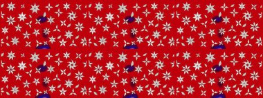 Çocuksu tasarım. Tekstil, kumaş, ambalaj, hatıra defteri için hoş bir çiçek arkaplanı. Kırmızı ve nötr arkaplanda. Elle çizilmiş karalama çiçekleri ile Raster çizim deseni.