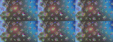 Küçük çiçekteki sevimli çiçek deseni. Varicoloblue ve gri raster çizimi. Birçok mavi ve gri soyut çiçekli tropikal çizim deseni.