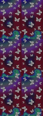 Sırtın için parlak bir dövme. Tropik gerçekçi kelebek. Raster. Mor ve kahverengi arka planda güzel renkli bir kelebek. Kelebek tasviri.