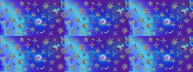 Mavi ve mor renkli etnik çiçeklerle süslenmiş zarif bir eskiz deseni. Raster Çiçek İllüstrasyon Şirin Tekstil.