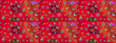 Küçük çiçekteki sevimli çiçek deseni. Kırmızı ve turuncu renkte çiçekler.