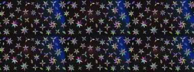 Nakış desenli çiçek deseni. Renkli grunge soyut arkaplanı kologri çiçeklerle süslüyor. İzler, kumaş, duvar kağıtları, tekstil için raster dokusu.