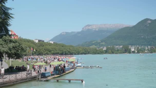 Panoramabilder Annecy Lac Annecy Frankrike Folk Njuter Soliga Dagar Ute — Stockvideo