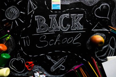 Okulun arka planı, kara tahta 