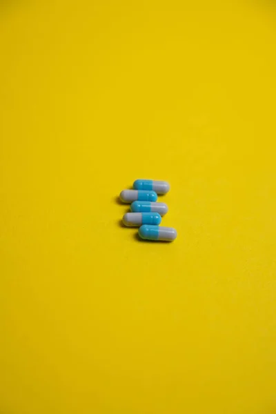 Blue Pills Yellow Background — Stock Photo, Image