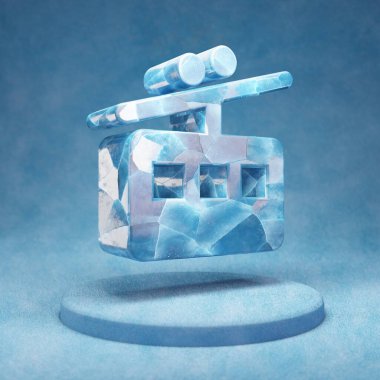 Tramvay ikonu. Mavi kar podyumunda çatlamış mavi buz tramvayı sembolü. Web sitesi, sunum ve tasarım şablonu için Sosyal Ortam Simgesi. 3 Boyutlu Hazırlama.