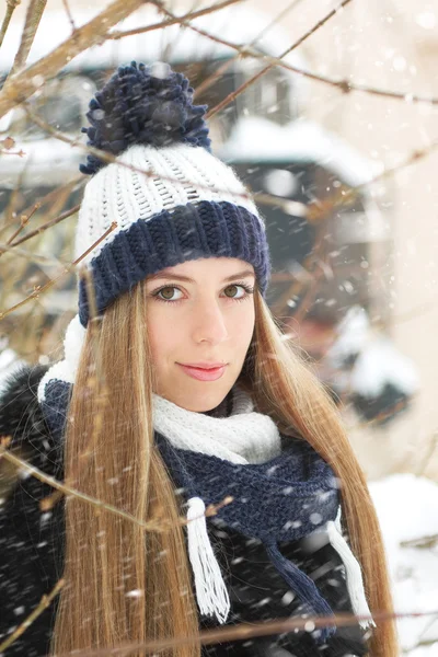 若い女の子の冬のポートレート. — ストック写真
