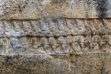 Şehir ve kale Hitit medeniyetinin kalıntıları. Rahatlama heykeli.