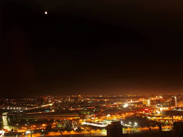 Der Mond Entzündet Die Stadt — Stockfoto