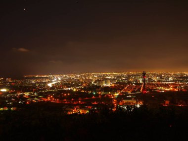 Geceleri petrol rafinerisi