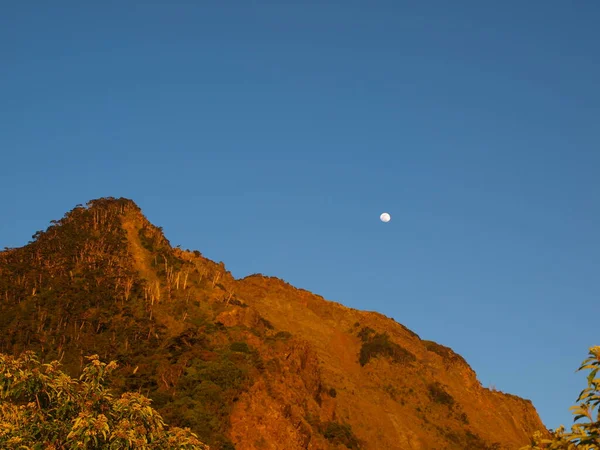 Mond Über Den Bergen — Stockfoto