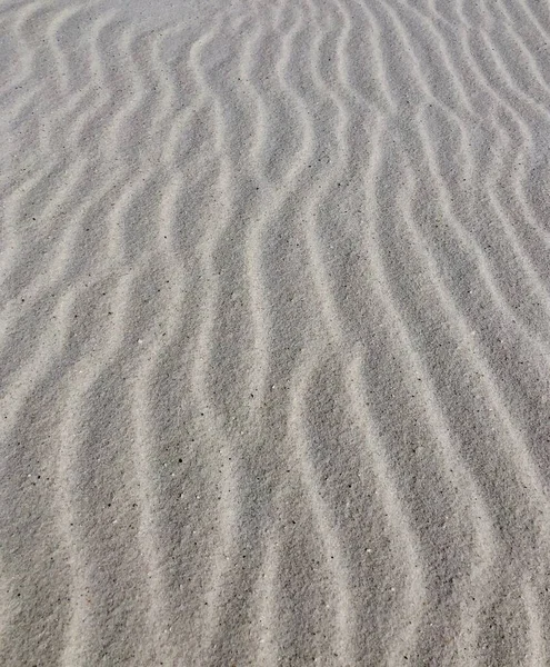 Pobřežní Větry Vytvářejí Měnící Písečné Vzory Slunečného Dne Pláži — Stock fotografie