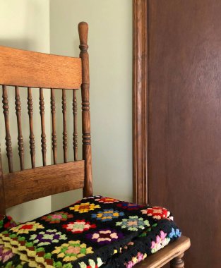 Antik baston, köşe başı yüksek, tahta sandalye.