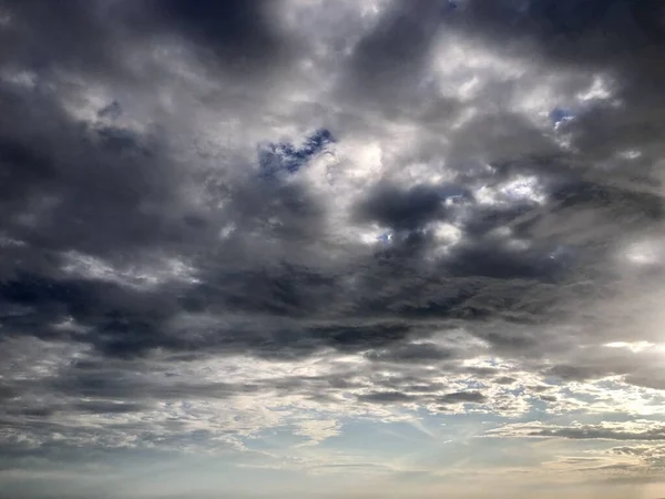 暴风雨前乌云密布的天空全景 — 图库照片