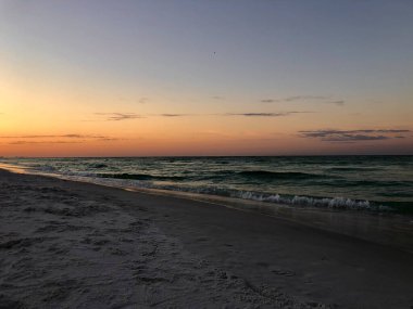 Meksika Körfezi üzerinde şafak söküyor. 