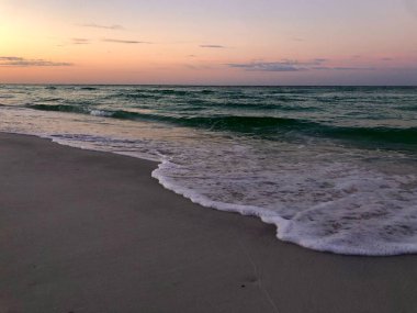 Meksika Körfezi üzerinde şafak söküyor. 