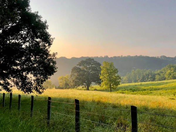 Landschaftlich Reizvolle Weiden Mit Ackerland — Stockfoto