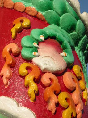 Kutsal heykelin Revalsar Gölü 'ndeki parçası. Hindistan. 