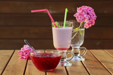Frenk üzümü reçeli ve milkshake