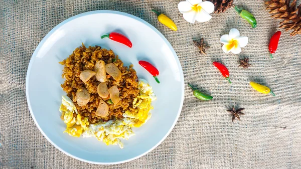 Fried Rice Maträtt Ursprungligen Från Indonesien Stekt Ris Traditionell Indonesisk — Stockfoto