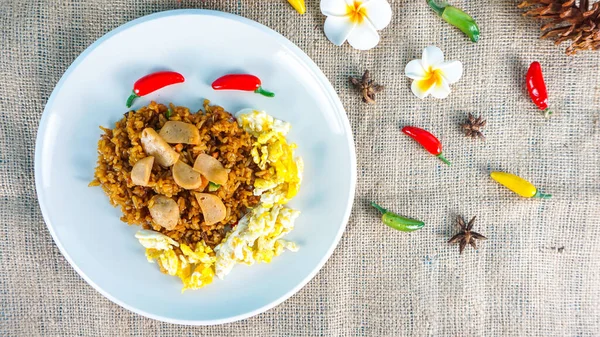Indonesiska Köket Stekt Ris Nasi Goreng Med Sojasås Gurka Kål — Stockfoto