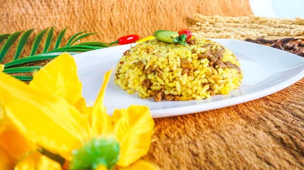 Selektivt Fokus Indonesien Gult Ris Som Kallas Nasi Kuning Indonesisk — Stockfoto