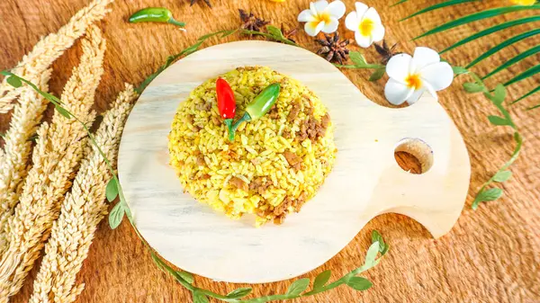 Cirebon Δεκεμβρίου 2020 Nasi Kuning Κίτρινο Ρύζι Ινδονησιακό Αρωματικό Πιάτο — Φωτογραφία Αρχείου