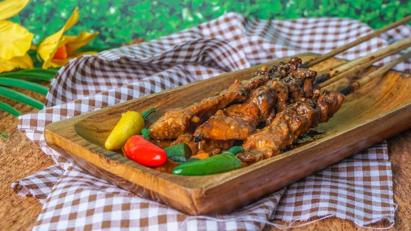 Färsk Kyckling Satay Trä Tallrik Malaysiska Berömda Mat Rätt Kryddat — Stockfoto