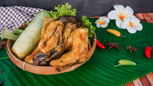 Selective Focus Ayam Goreng Lalapan Chicken Classic Indonesian Dishes Served — Stockfoto