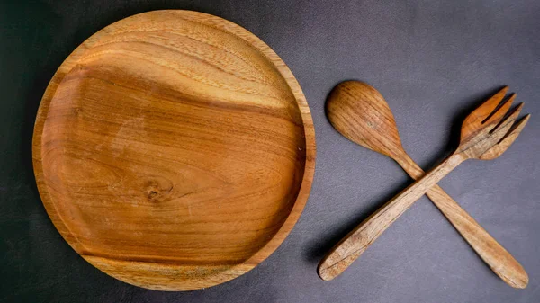 Placa Vacía Madera Sobre Fondo Piedra Oscura Espacio Blanco Para —  Fotos de Stock