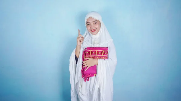 Aziatische Vrouw Dragen Moslim Hijab Sjaal Mukena Denken Verbeelding Vraag — Stockfoto