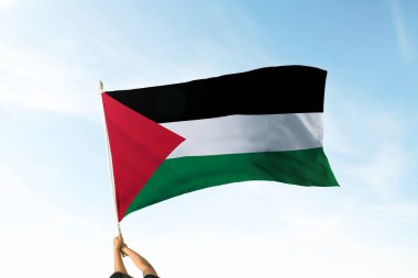 Birleşik Arap Emirlikleri bayrağı havada el ele tutuşuyor. Mavi Gök Bayrağı