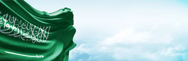 Die Flagge Saudi Arabiens Blauen Himmel Horizontales Panorama Banner Unabhängigkeitstag — Stockfoto