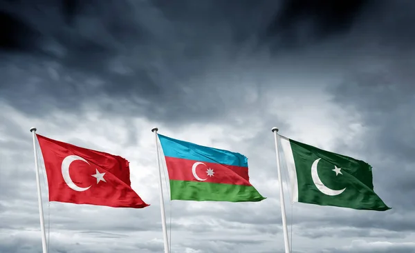 Turquia Paquistão Azerbaijão Bandeiras Estaduais Nuvens Cinzentas Três Países Uma — Fotografia de Stock