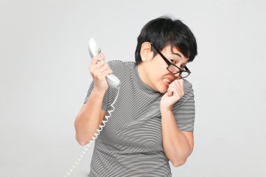 el telefon ile mutsuz kadın