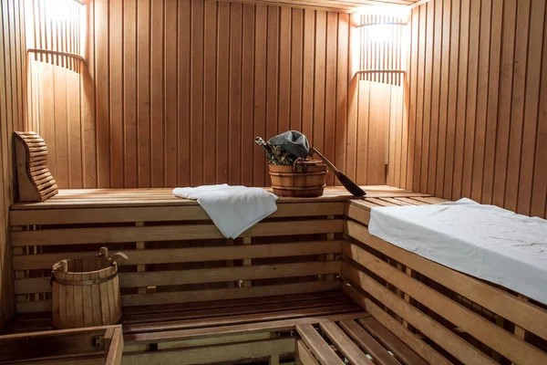 Photo marron d'un sauna finlandais ordinaire — Photo