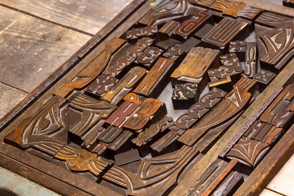 Kiev, Ukrayna - 14 Ekim 2015: Rasgele harf baskı türü karakter - tipografi seçimi