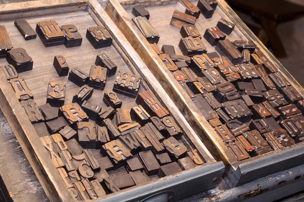 KIEV, UKRAINE - October 14, 2015: A selection of random letterpress type characters - typography — Stock Photo, Image