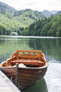 Montenegr Gölü Biogradsko üzerinde tekne